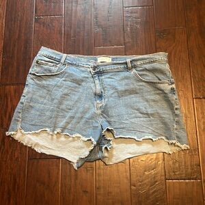 Abercrombie & Fitch Curve Love Mom High Rise Cutoff Jean Shorts 34 / 18